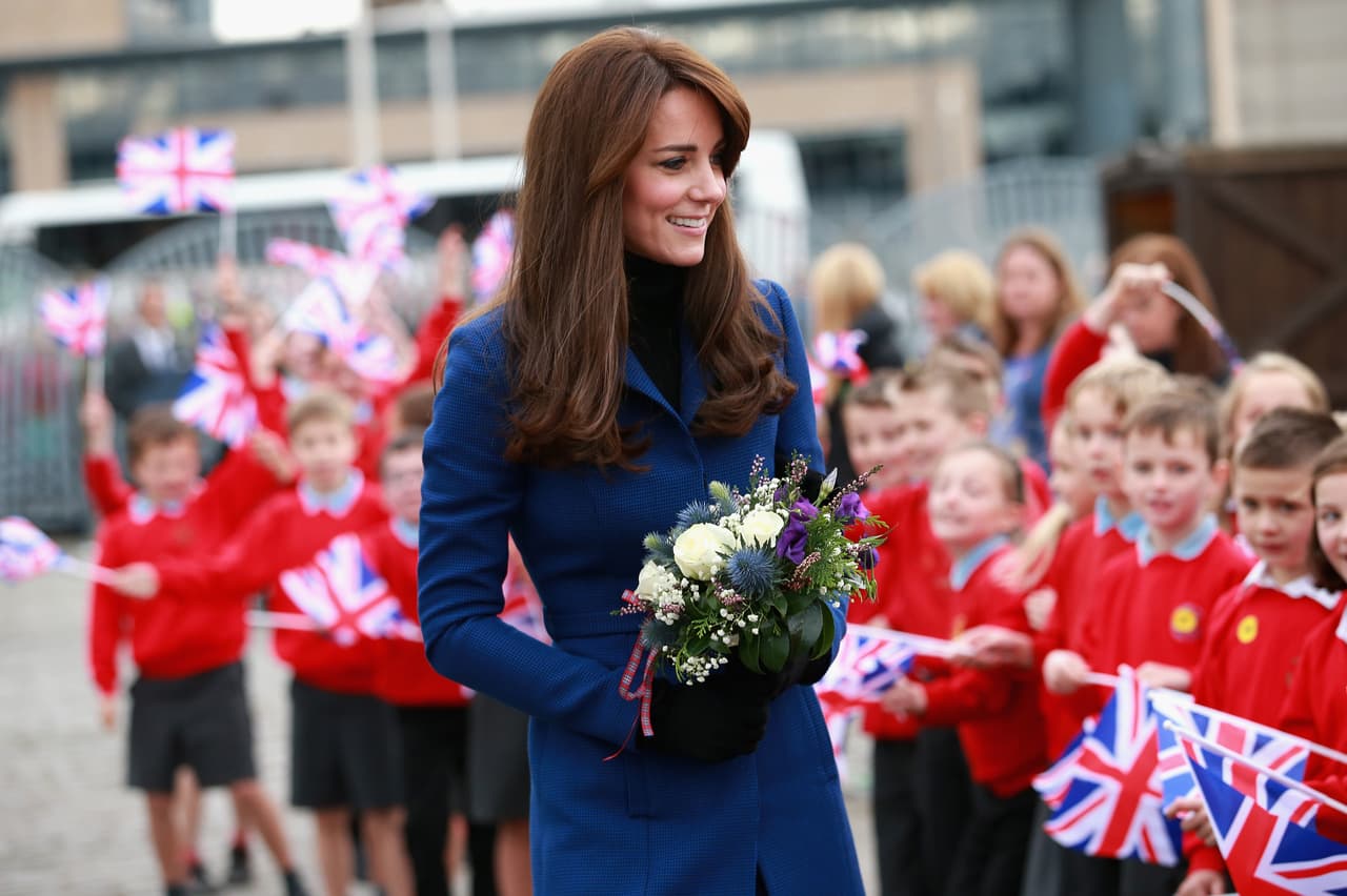 ¡Hasta le regalaron unas lindas flores!