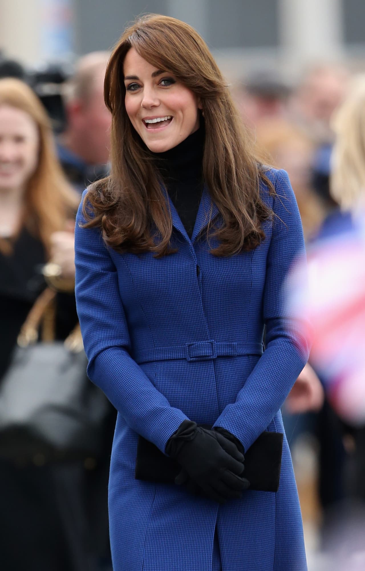 La Duquesa portó un elegante abrigo azul.