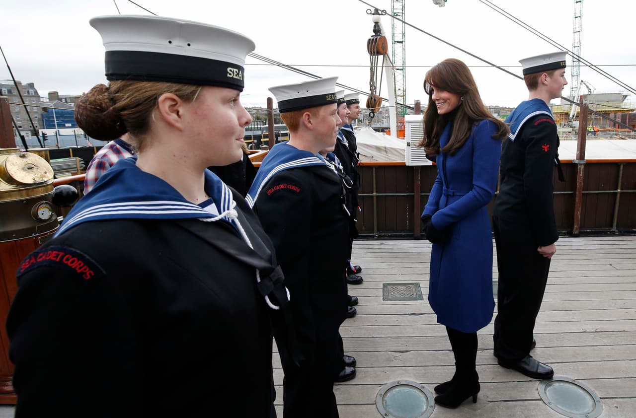 Los Duques conocieron a varios cadetes.