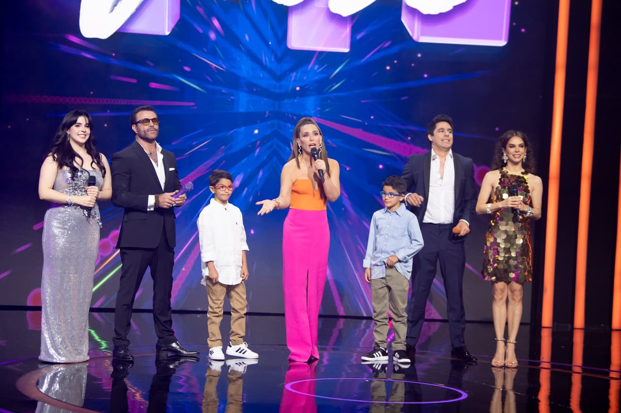 Esa noche los participantes comenzaron a utilizar sus armas secretas y vimos a los Capetillo traer a prácticamente toda su familia al escenario.