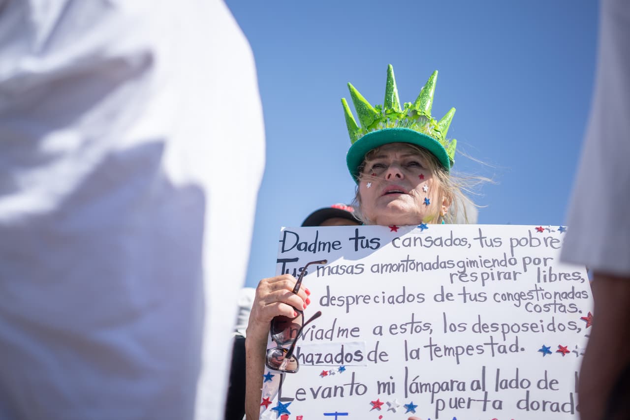 Esta encuesta destroza la retórica radical de Trump en contra de la inmigración