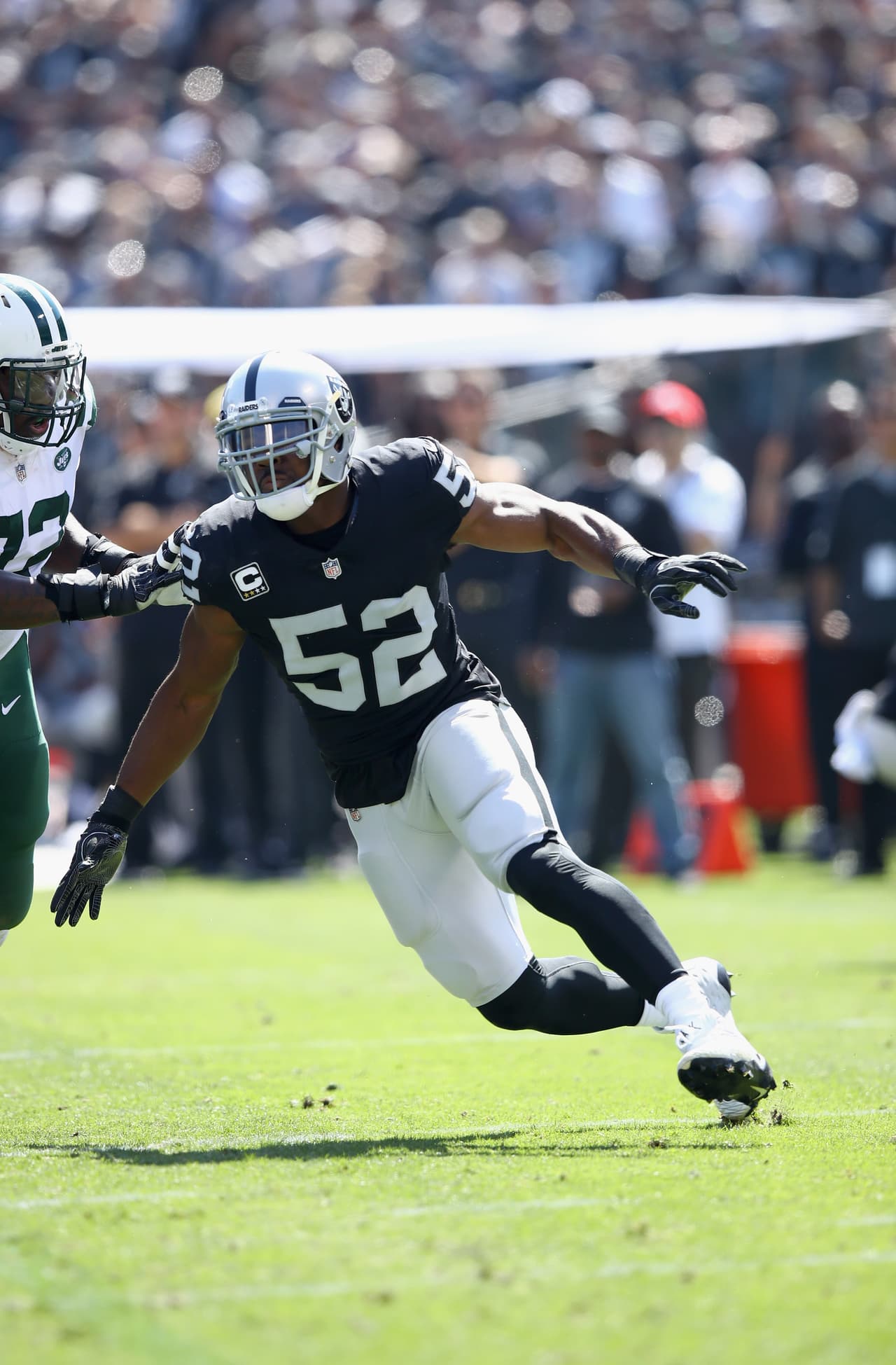 Khalil Mack: Uno de los mejores defensivos de la liga. Al momento ha conseguido 4.5 capturas de mariscal de campo y tendrá los ojos puestos sobre Tom Brady.