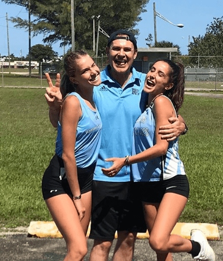 Alan es un padre muy apegado a sus cinco hijos y celebra con ellos cada uno de sus triunfos.