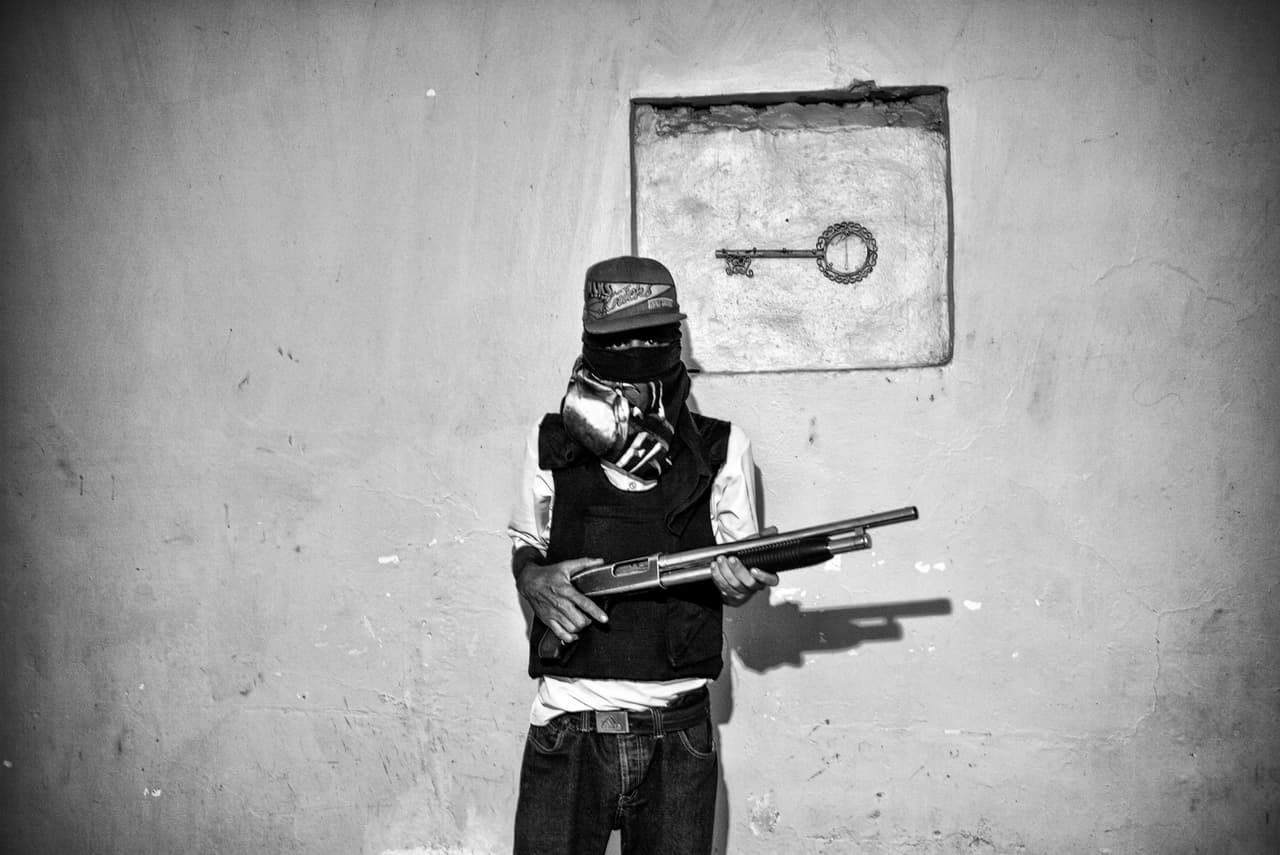 <b>'El Jhonny'. </b>El ‘malandro' que permitió que lo fotografiaran, con el rostro cubierto.