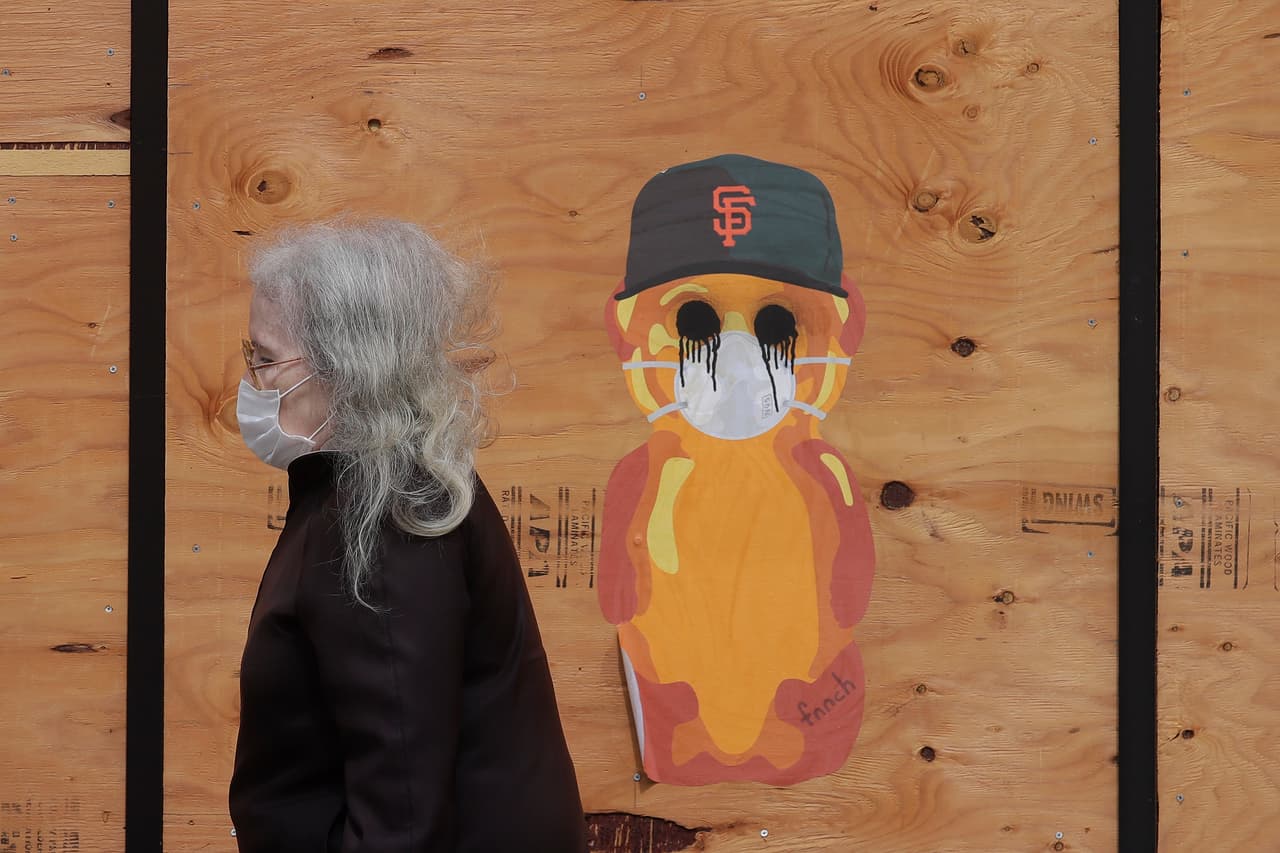 Las obras suelen estar inspiradas por la pandemia de covid-19 y buscan hacer referencia a la resiliencia de los habitantes de San Francisco, que desde el pasado 17 de marzo se encuentra bajo un toque de queda limitado que seguirá hasta el próximo 31 de mayo.