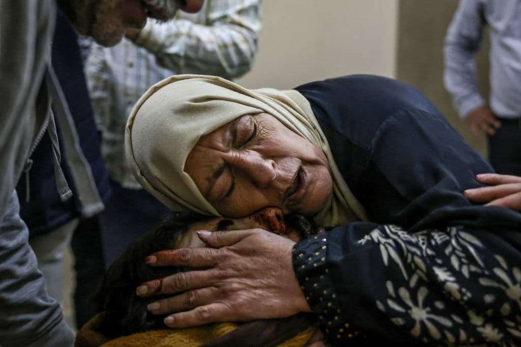 La madre del palestino asesinado durante una incursión de las fuerzas israelíes, en la Cisjordania ocupada.