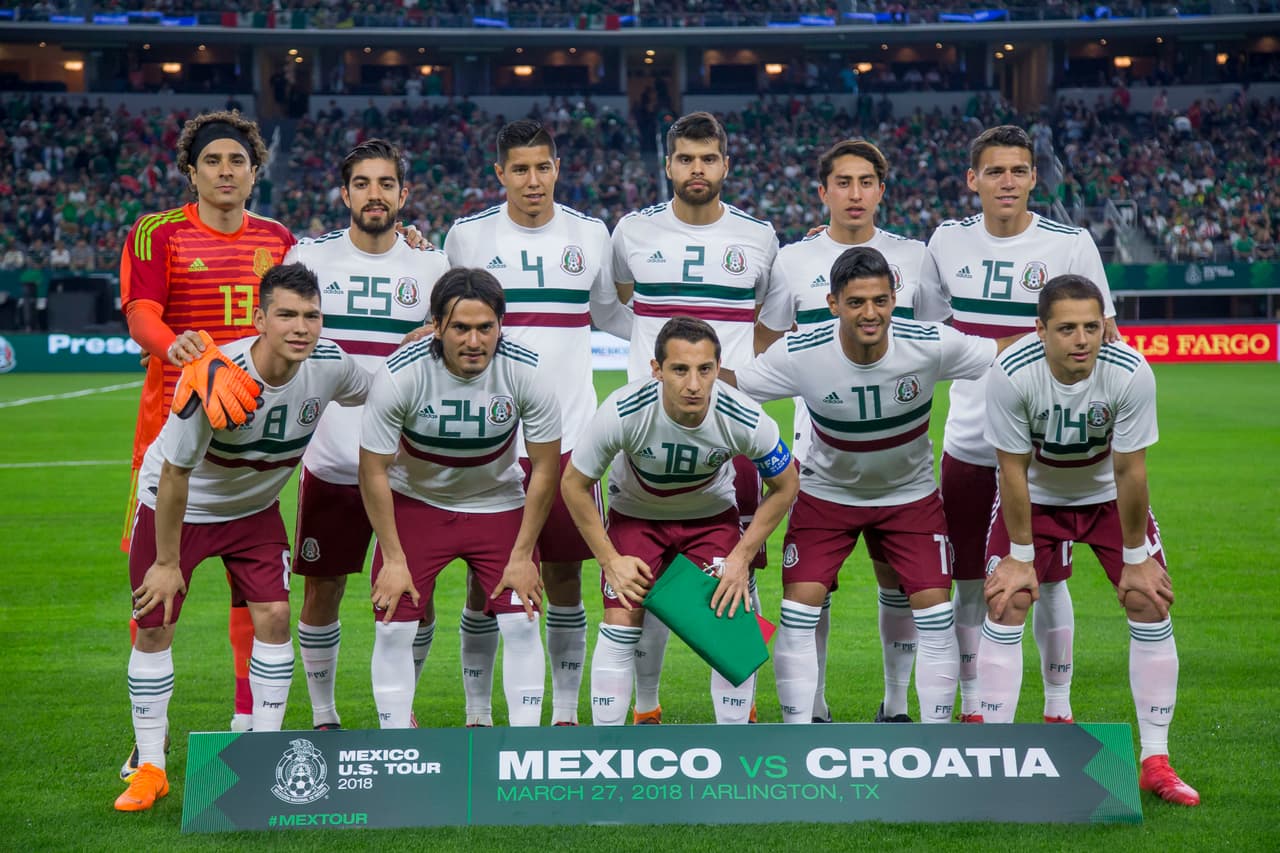 Osorio, fiel a sus rotaciones, formó con Ochoa, Araujo, Ayala, Moreno, Hernández, Govea, Guardado, Pizarro, Vela, 'Chicharito' y Lozano.