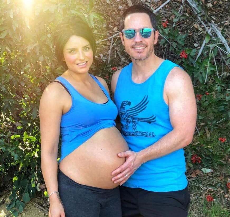 En la recta final de su embarazo, la actriz dijo en un ‘Instagram Story’ que estaba “desintoxicándose” de las redes sociales, pero Mauricio la desmintió asegurando que no había publicado videos porque ella creía que “se ve muy mal”.