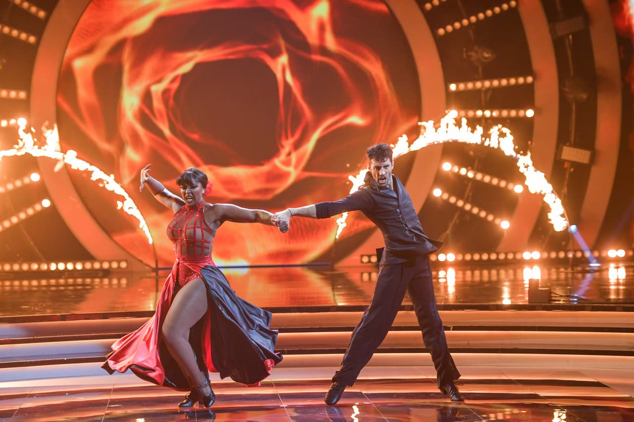 Con sus presentaciones lograron poner al público de pie en esa edición de la competencia. En esa ocasión bailaron unj flamenco al ritmo de 'La LLorona'.