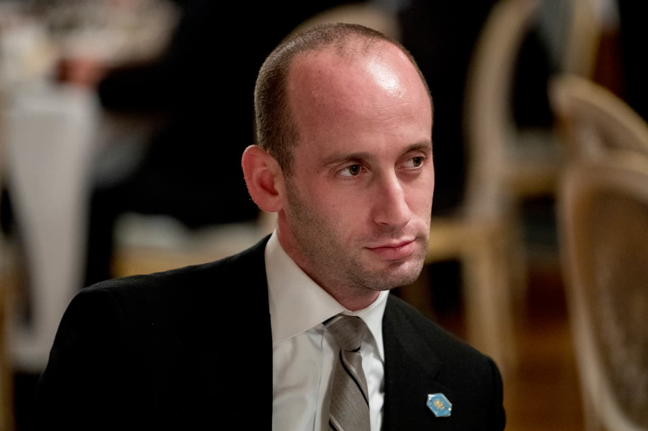 "Un hipócrita en inmigración": así describe su propio tío a Stephen Miller, el 'halcón' antiinmigrante de Trump