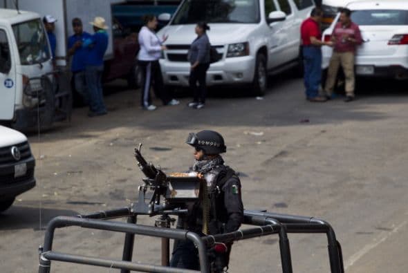 También señalaron a un empleado que ofrecía dinero a cambio de sexo.