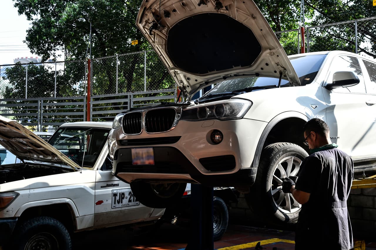 <b>Antes del viaje</b>
<br>Antes de salir, asegúrese de que su 
<b>automóvil está en buenas condiciones</b> para un viaje por carretera. Lleve consigo un equipo para emergencias, suministros y un botiquín de primeros auxilios en su vehículo.