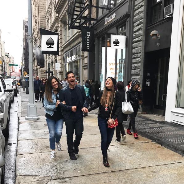 Alejandro Chabán disfruta de una rica tarde en Nueva York con su hermana y Gaby Espino (Octubre 9, 2016)