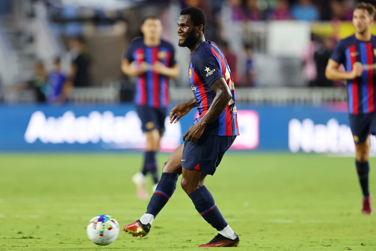 Franck Kessié se unió a la lista de lesionados del Barcelona.