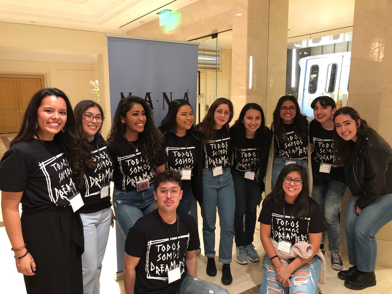 La beca con la que resultaron favorecidos 15 estudiantes se lanzó el 9 de septiembre y recibió 1,227 aplicaciones.