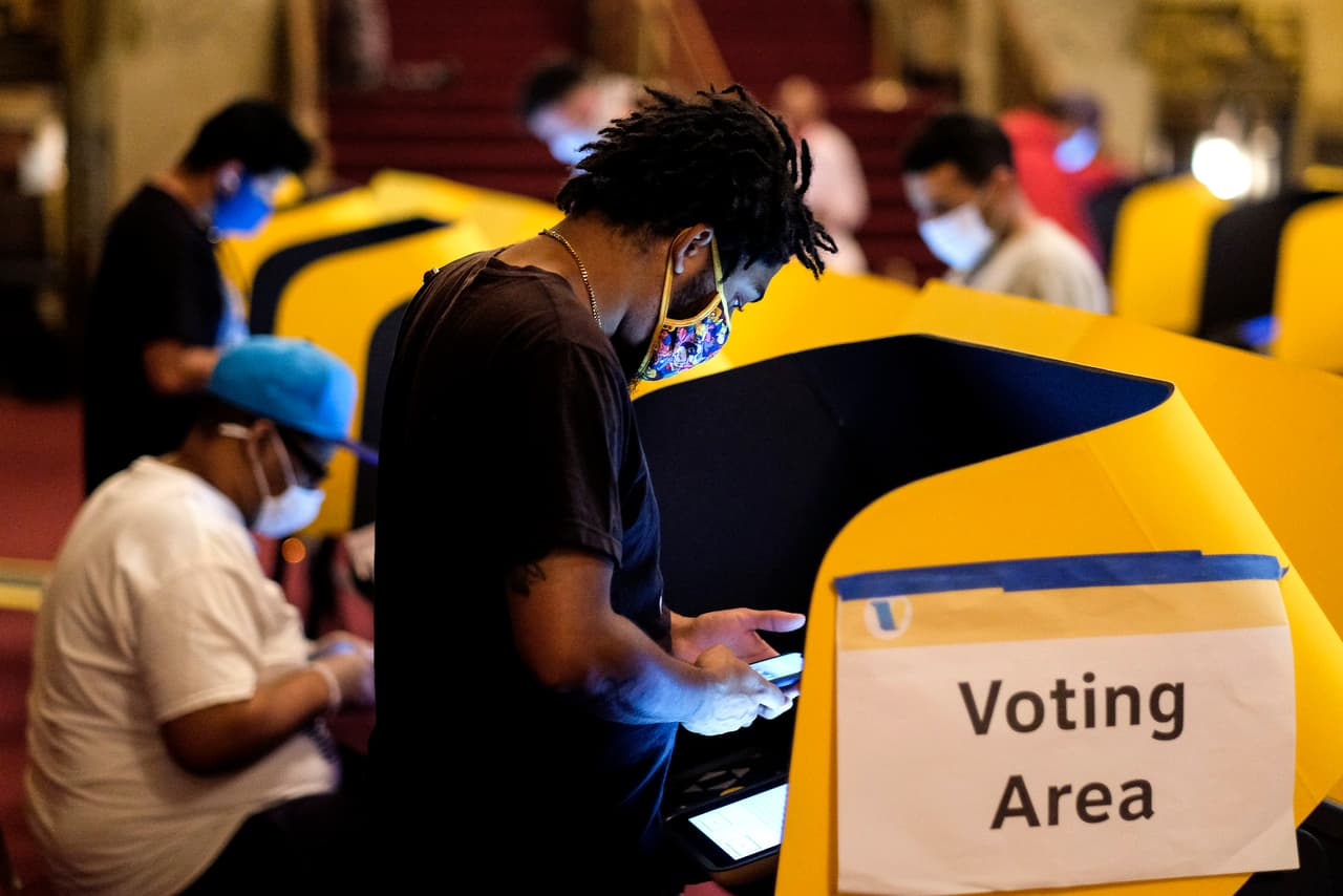 La policía de ciudades como Los Ángeles, Long Beach, Beverly Hills están también en alerta táctica a fin de atender a cualquier emergencia relacionada con disturbios durante la jornada electoral.