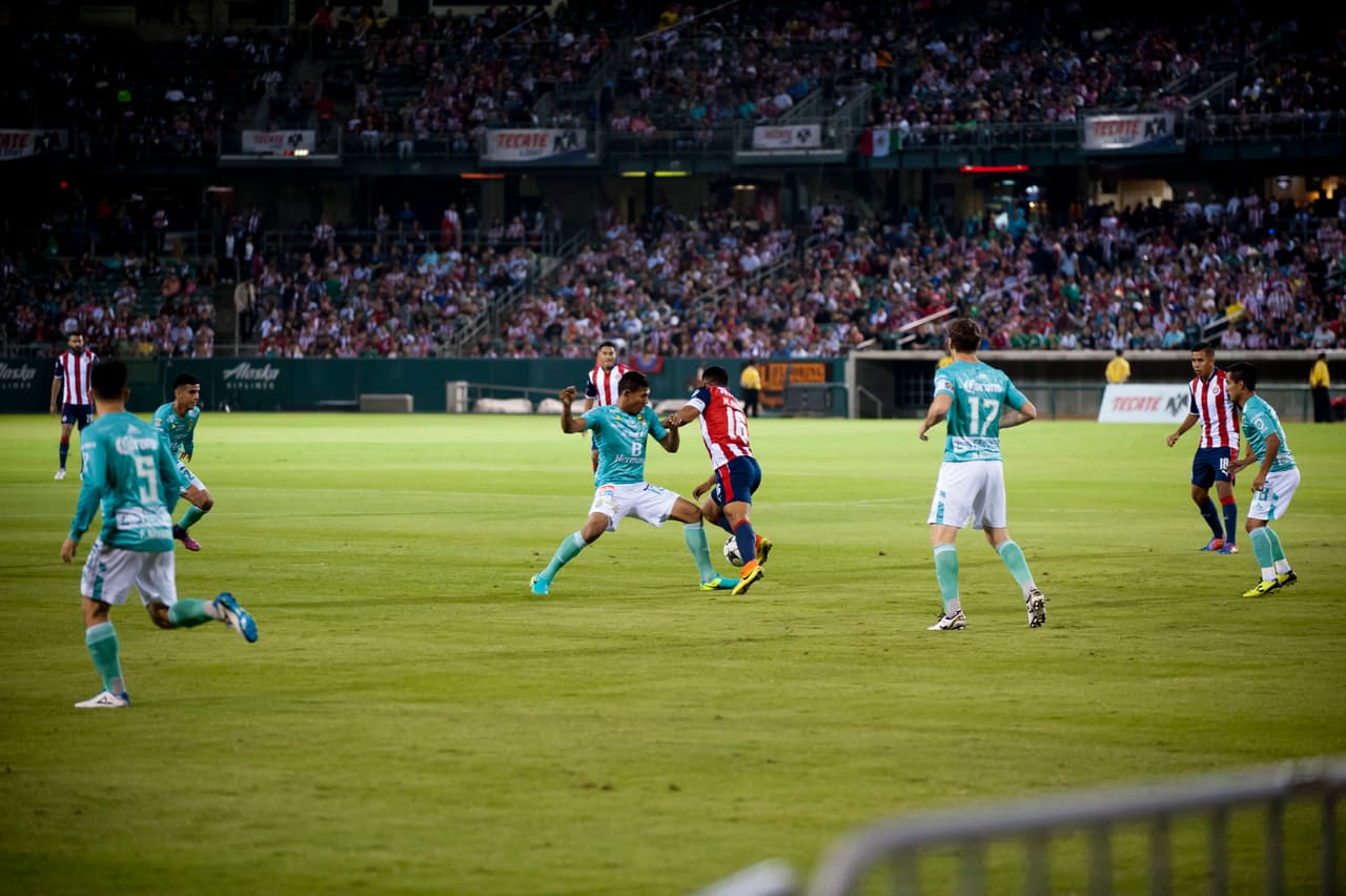 Este 12 de noviembre Chivas y Leon llegaron a Fresno con futbol de Liga MX. Leon derroto a Chivas 3-2.