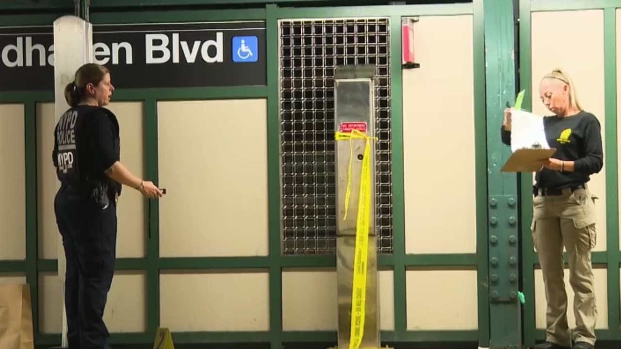 Un hombre de 56 años muere tras ser apuñalado varias veces en una estación del subway en Queens