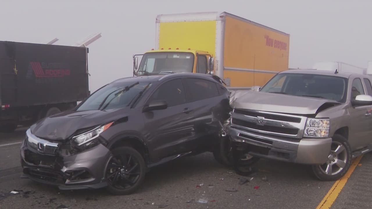 Múltiples heridos tras accidente de 43 vehículos en la Autopista 58 en California