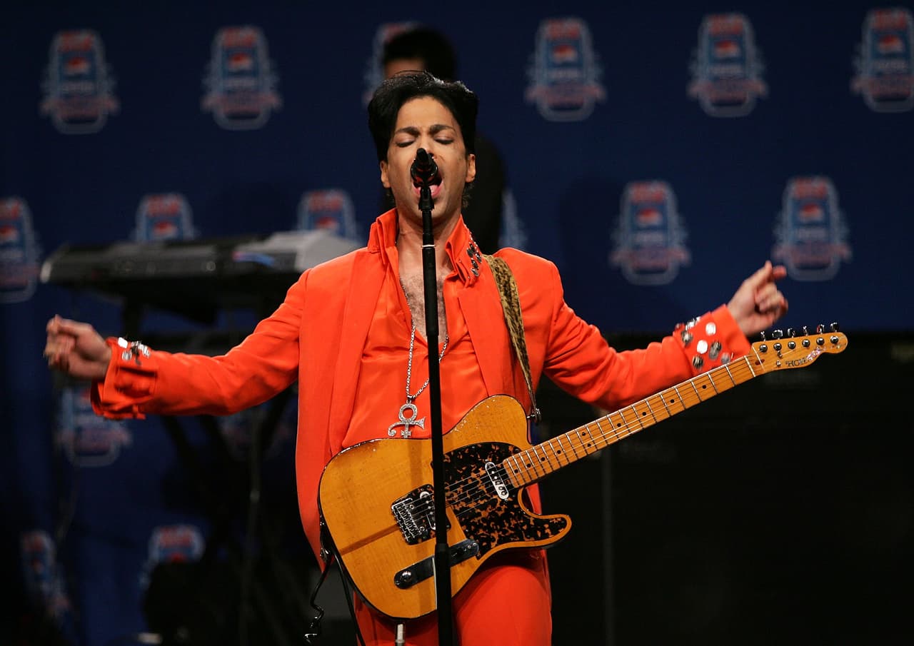 Desde pequeño fue influenciado por su padre y a partir de ese momento la música marcó su vida.