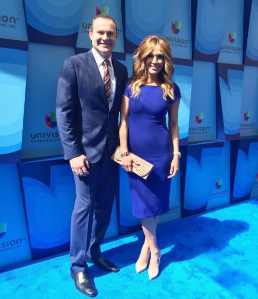 Alan Tacher y Karla Martínez, quienes seguirán al frente de 'Despierta America'.