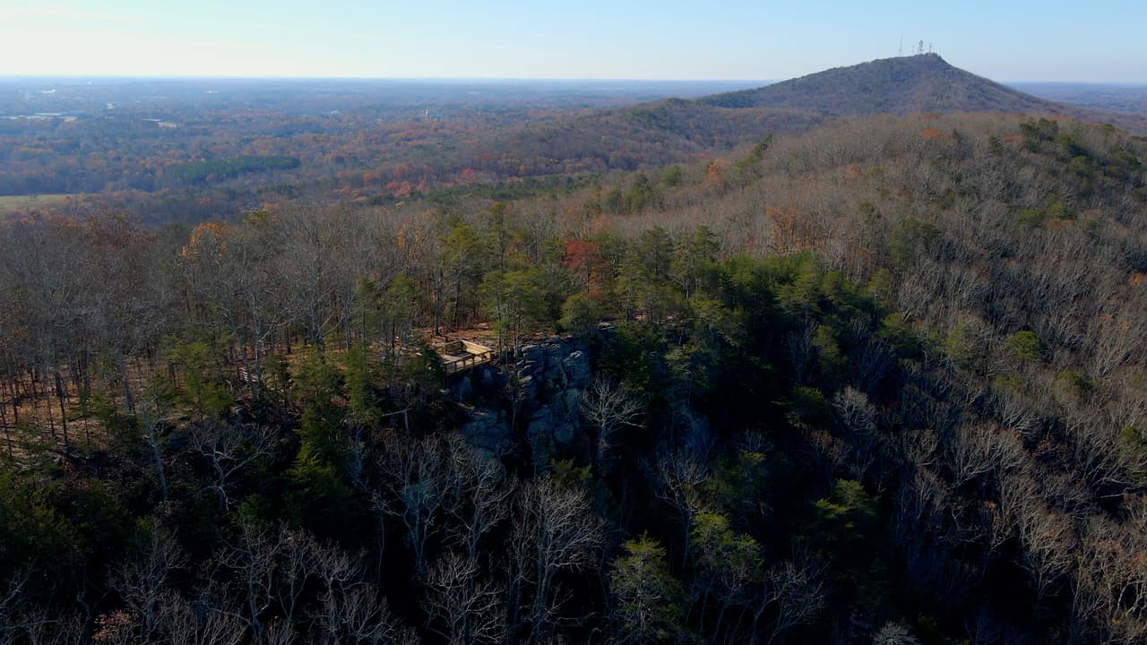 Para llegar en auto deberás conducir unas 45 millas desde el centro de Atlanta.