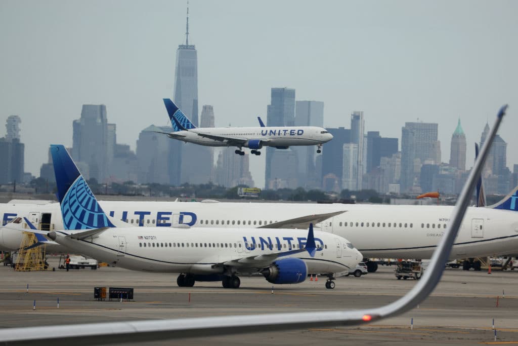 United Airlines recorta 35 vuelos desde el aeropuerto de Newark y deja las razones bien claras