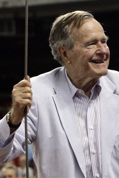 George H.W. Bush﻿ El ex presidente de Estados Unidos lloró al cumplir 88 años de edad. La situación ocurrió durante una entrevista con su nieta Jenna Bush Hager, colaboradora del programa 'Today'.