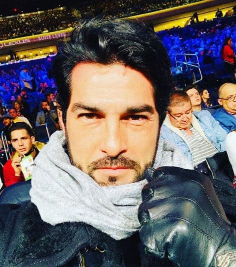 Pero luego de ocho años de su noviazgo, en septiembre de 2019 Arturo Carmona
<b> <a href="https://www.univision.com/famosos/por-querer-ver-a-su-hija-arturo-carmona-se-entero-que-alicia-villarreal-se-casaria-de-nuevo-fotos">confirmó que sí fueron novios</a></b>, aunque no quiso dar detalles.
<br>