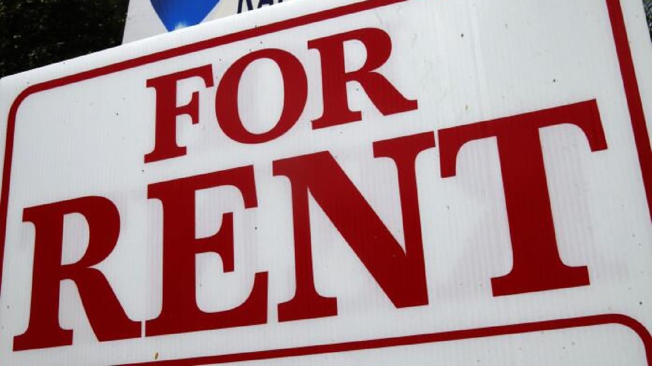 El programa estará disponible a parir del 15 de octubre de 2023. Los beneficios se pagan directamente al propietario, si participa, o directamente al inquilino, si el propietario no participa o se niega a participar.