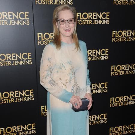 En 1976 el hijo de Dino de Laurentiis, productor de ‘King Kong’, había visto a Streep en un obra de teatro y decidió presentársela a su padre para que actuara en la película. Sin embargo, Laurentiis se resistió al encanto natural de multinominada al Oscar y le dijo que era de masiado 
<i>brutta</i> (fea en italiano), a lo que ella contestó, también en italiano: “Siento no ser lo suficientemente guapa para estar en 'King Kong'“.