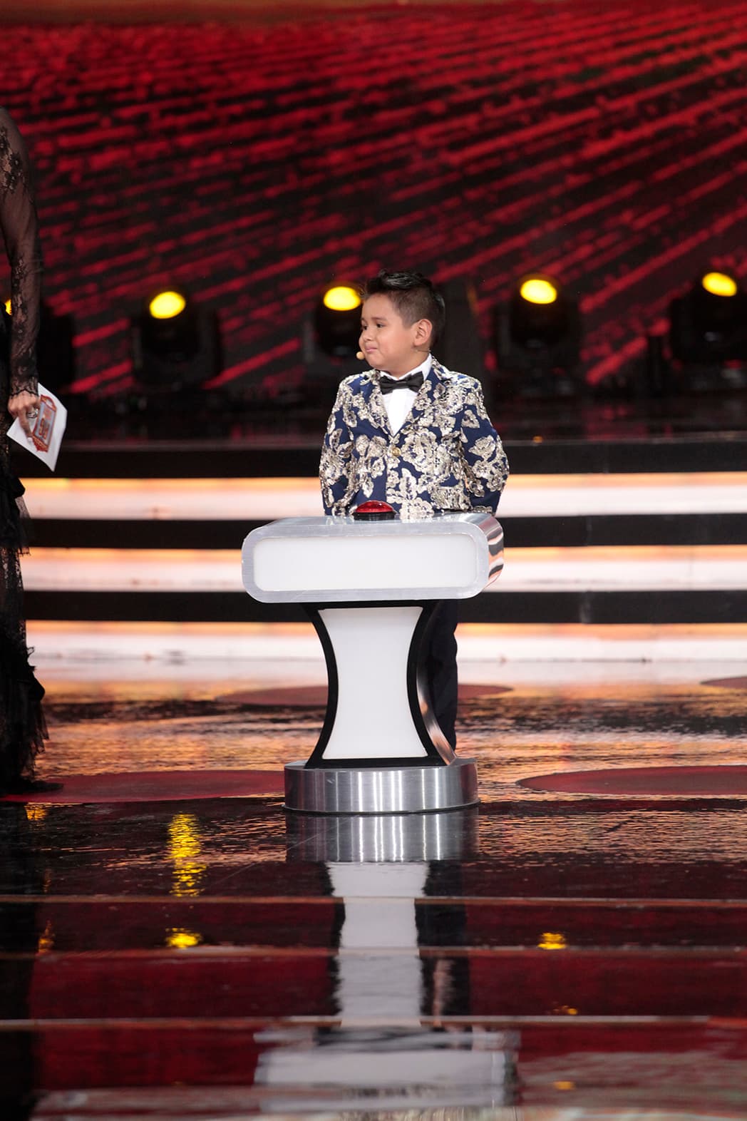 Lo mismo demostró Giovani, cuando Gali preguntó qué harían si se ganaran la lotería: "
<b><a href="https://www.univision.com/shows/pequenos-gigantes/giovani-visita-por-primera-vez-en-su-vida-un-restaurante-para-gente-bien-pipirisnais-y-ricachona-video">Pues ir al restaurante a comer mucho jamón del caro, al que me llevó Miguel</a></b>”, dijo refiriéndose al jamón serrano que probó cuando fue a comer con Miguel Bosé.