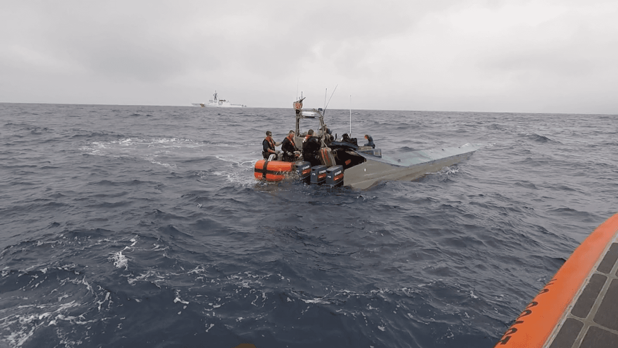 Cazadores de narcosumergibles: así viven en el mar los guardacostas que tratan de evitar que la droga llegue a EEUU