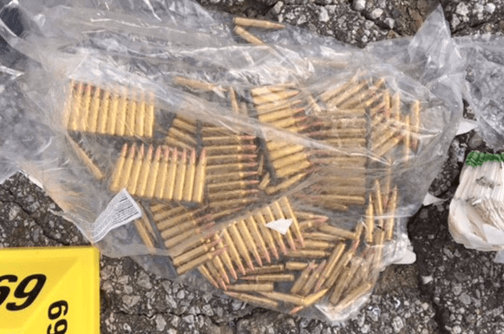 Imágenes de las municiones que poseía Farook mostradas por la policía