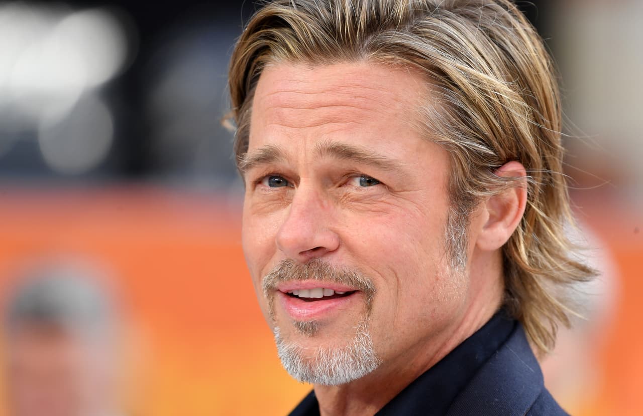 Hace cuatro meses Brad Pitt también recordó su divorcio con Jennifer Aniston y habló de la razón por la que se separó de ella: "No estaba viviendo una vida tan interesante. Hubo demasiado énfasis en encontrar personajes interesantes. Dije: ‘Hombre. Vive una vida interesante y el resto se encargará de sí mismo. Sal y vive una vida interesante. Sal y vive experiencias reales’. Simplemente me hice más consciente de cómo estaba viviendo", dijo en entrevista con medios internacionales, según informó la revista Quién.
<br>