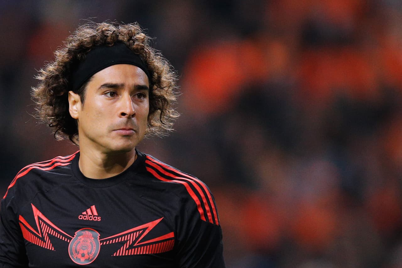 El Málaga aceptó interés de clubes por Ochoa