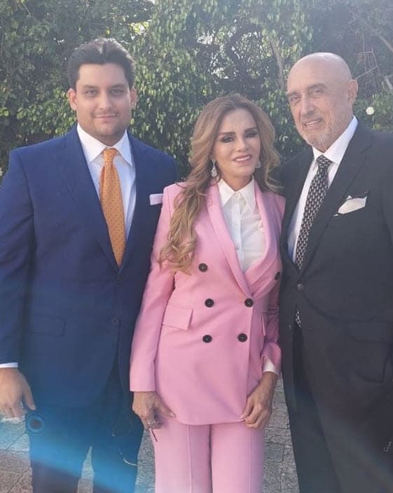 En el evento, Lucía Méndez se encontró con Pedro Torres, con quien estuvo casada de 1988 a 1996.
<br>