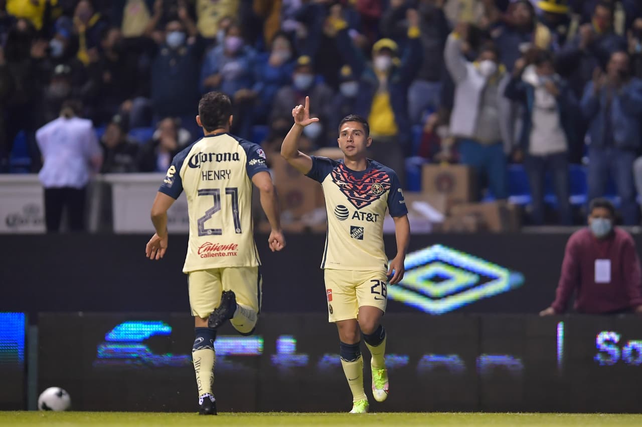 En un partido lleno de emociones, América fue de lo sublime con un gol en el minuto 1 a lo ridículo con dos expulsiones en 4 minutos, pero Puebla perdonó, no supo abrir el cerrojo y todo terminó en empate para repartir puntos en el inicio del torneo.