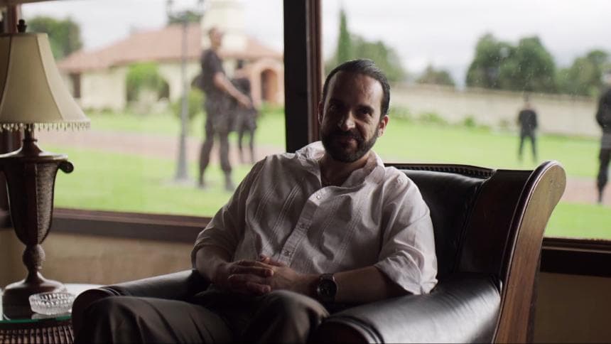 'El Cano' brindó por la exitosa reunión lograda por Arturo Bernal Leyda. ‘El Chapo’ también lo felicitó y Arturo aprovechó para augurar buenos tiempos.