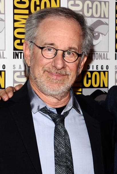 STEVEN SPIELBERG- El reconocido director de cine siempre tuvo a inquietud de dedicarse al séptimo arte, pero para poder alcanzar sus sueños tuvo que ganarse algo de dinero trabajando como jardinero.