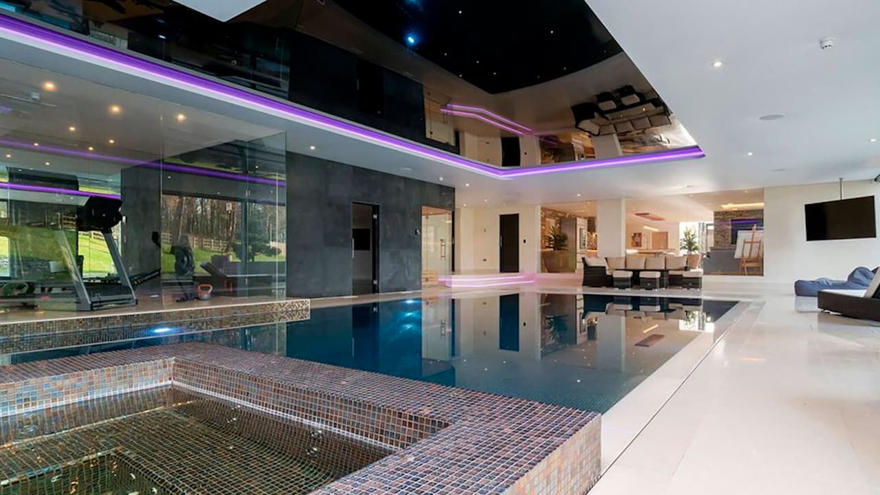 La 'humilde' mansión de CR7 en las afueras de Manchester