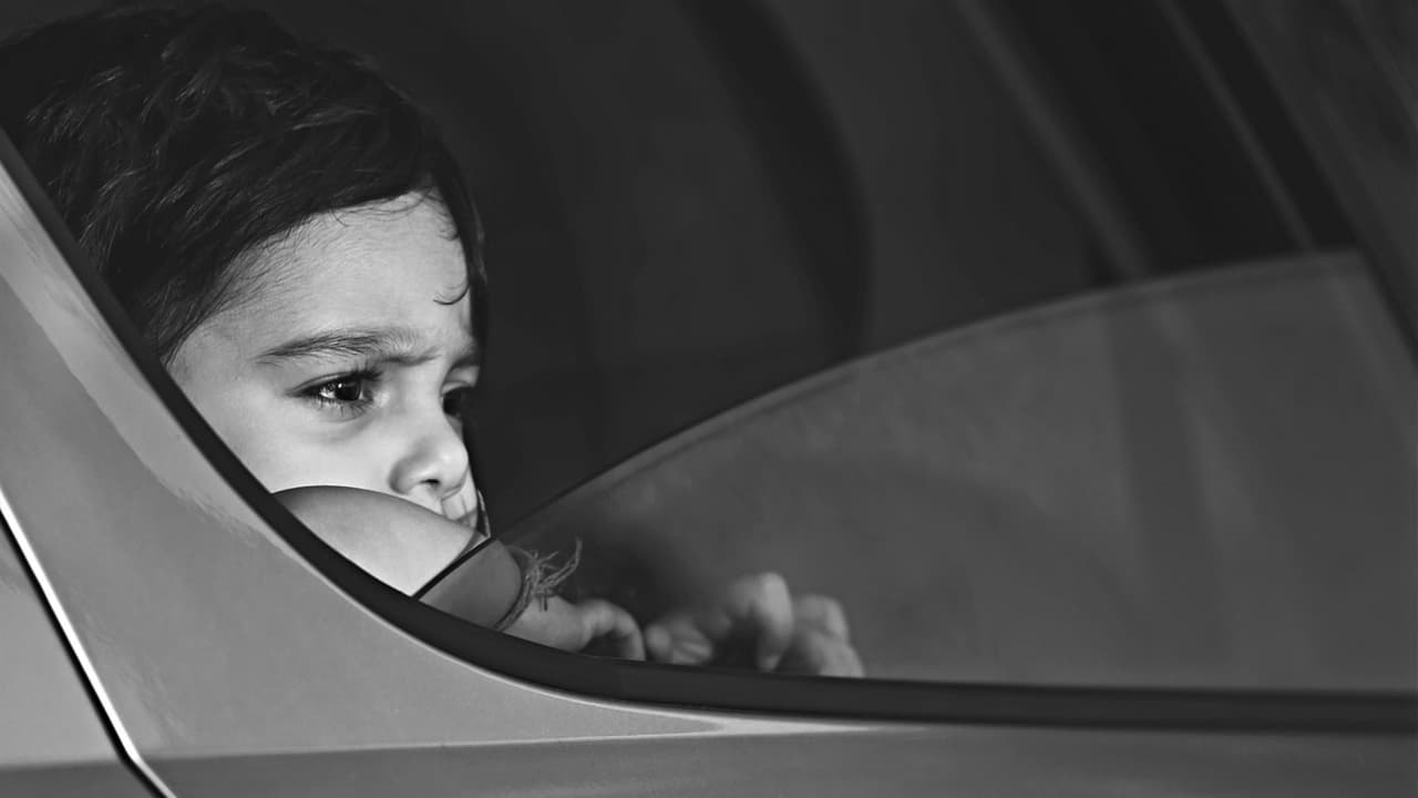 Arrestan a padres en Pensilvania tras hallar a niños viajando cerca de dosis de droga y sin cinturones en auto