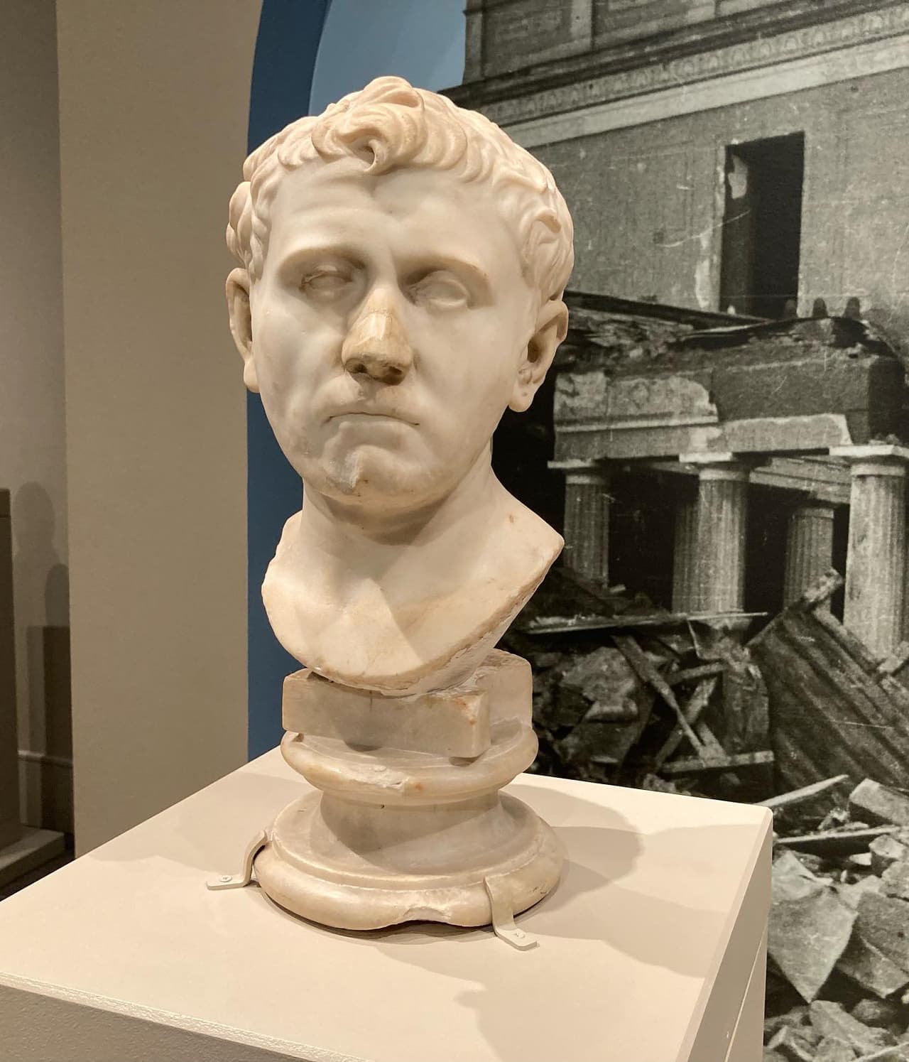 El busto fue creado a principios del siglo I, luego fue adquirido por el rey Luis I de Baviera (antes de 1833) y fue exhibido en el museo Pompejanum en Alemania (presumiblemente en 1848).
