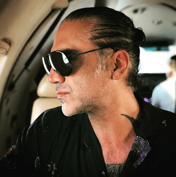 Alejandro Fernández también se siente cómodo y fresco de 'cara lavada'.