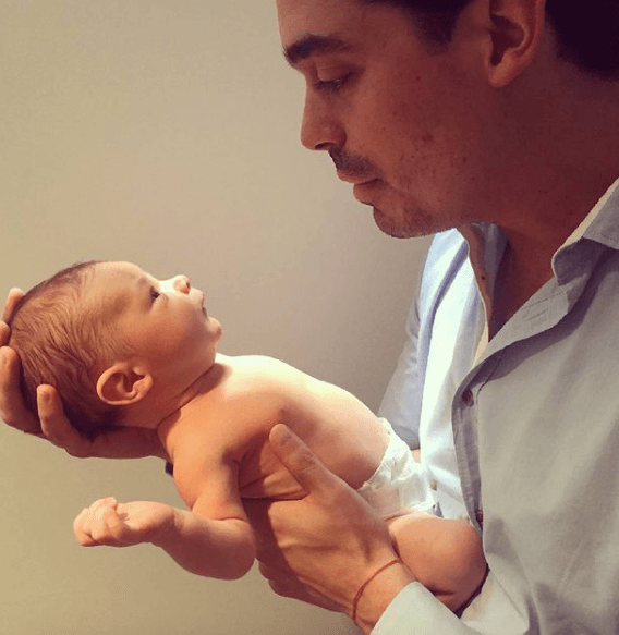 En 2017, a los 23 años, tuvo a su 
<a href="https://www.univision.com/programas/novelas/sergio-goyri-volvera-a-ser-abuelo">hija Alessandra</a> con su pareja, Samia Montaño. Este fue el segundo nieto del actor mexicano, puesto que el primer bebé de la familia fue Franco, hijo de su primogénito Sergio Jr.