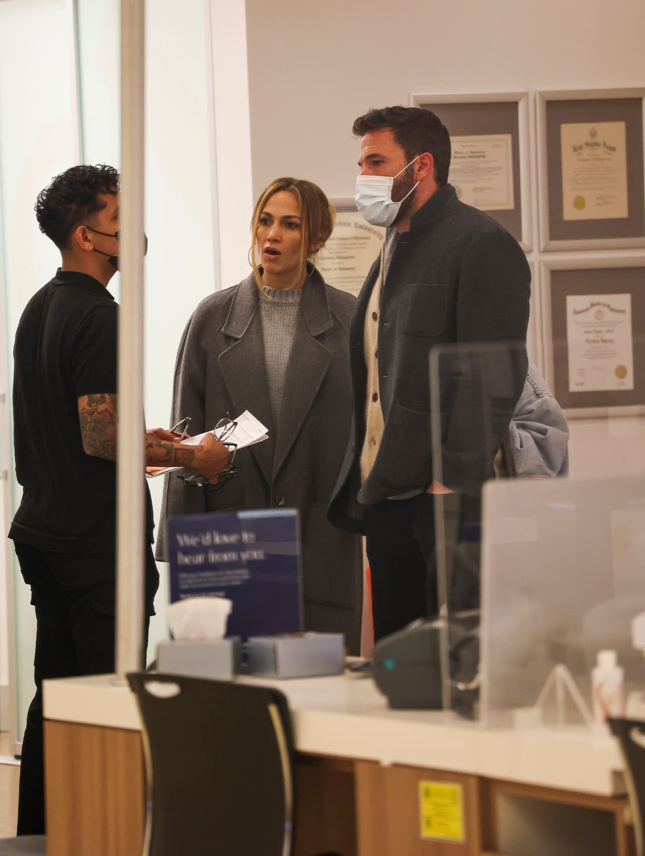 Esta salida de compras de la pareja ocurrió solo días después de que apareció una nueva entrevista de Ben Affleck en la revista WSJ. 
<br>