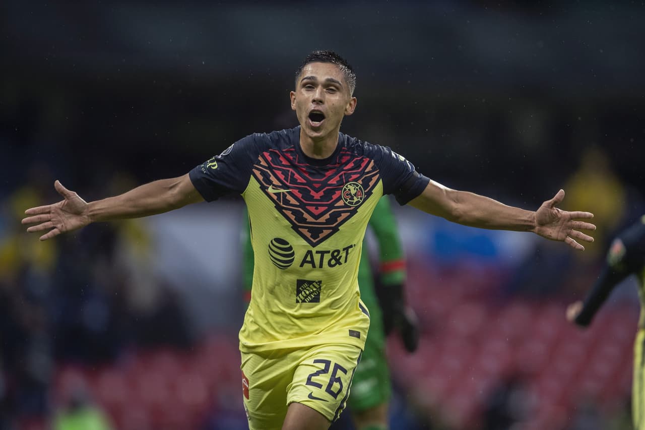 El lateral Salvador Reyes fue el encargado del 1-0 al minuto 40 e hizo el primer tanto azulcrema de la temporada.