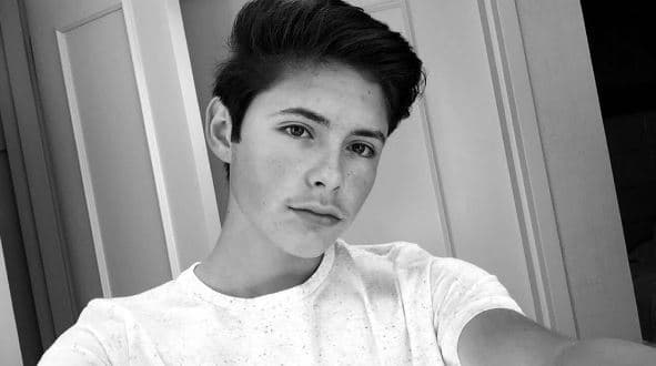 Corto en edad, grande en talento.