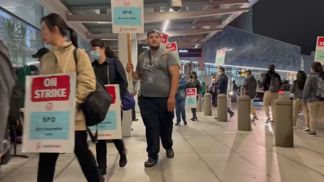 Trabajadores de comida rápida del aeropuerto internacional de San Francisco se van a huelga: exigen aumento y atención médica