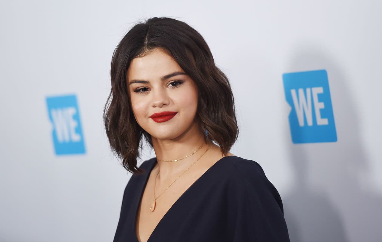 “He tenido muchos 
<b>problemas con la depresión</b> y la ansiedad, y he expresado mi opinión al respecto, pero es algo que siento que nunca superaré. No habrá un día en que diga: '¡Aquí estoy con un bonito vestido, gané!'", declaró Gómez en 2018 para la edición estadounidense de 
<b><a href="https://www.harpersbazaar.com/culture/features/a15895669/selena-gomez-interview/">Harper’s Bazaar.</a></b>